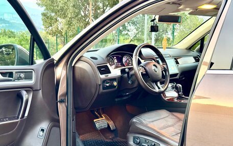 Volkswagen Touareg III, 2011 год, 2 900 000 рублей, 8 фотография