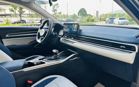 Geely Emgrand, 2022 год, 990 000 рублей, 10 фотография