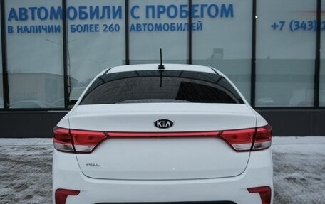 KIA Rio IV, 2018 год, 899 000 рублей, 3 фотография