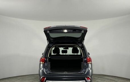 Mitsubishi Outlander III рестайлинг 3, 2018 год, 1 890 000 рублей, 8 фотография