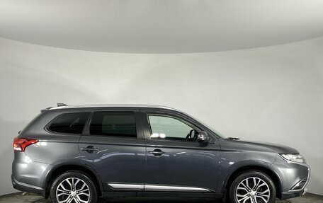 Mitsubishi Outlander III рестайлинг 3, 2018 год, 1 890 000 рублей, 10 фотография