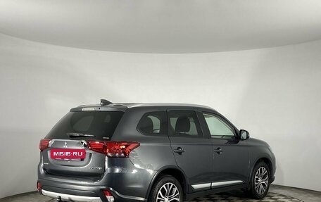 Mitsubishi Outlander III рестайлинг 3, 2018 год, 1 890 000 рублей, 5 фотография