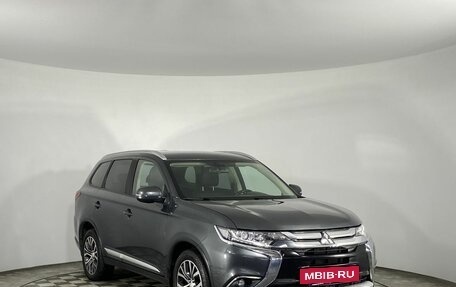 Mitsubishi Outlander III рестайлинг 3, 2018 год, 1 890 000 рублей, 2 фотография