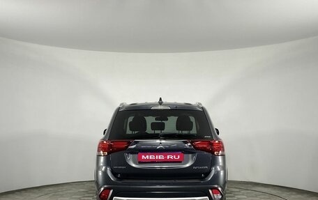 Mitsubishi Outlander III рестайлинг 3, 2018 год, 1 890 000 рублей, 7 фотография