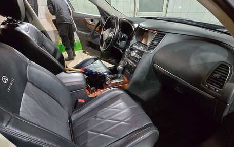 Infiniti QX70, 2014 год, 3 200 000 рублей, 15 фотография