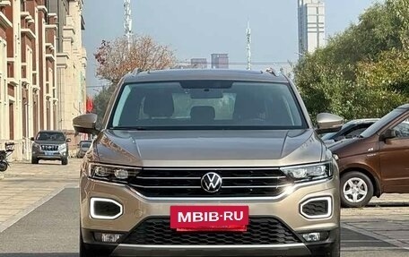 Volkswagen T-Roc I, 2022 год, 1 800 000 рублей, 2 фотография