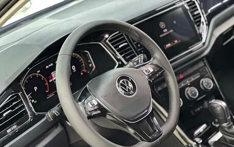 Volkswagen T-Roc I, 2022 год, 1 800 000 рублей, 12 фотография