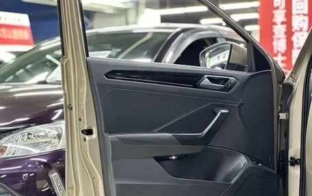 Volkswagen T-Roc I, 2022 год, 1 800 000 рублей, 17 фотография