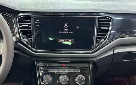 Volkswagen T-Roc I, 2022 год, 1 800 000 рублей, 19 фотография