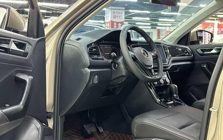 Volkswagen T-Roc I, 2022 год, 1 800 000 рублей, 15 фотография