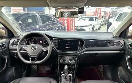Volkswagen T-Roc I, 2022 год, 1 800 000 рублей, 20 фотография