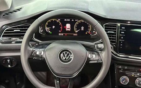 Volkswagen T-Roc I, 2022 год, 1 800 000 рублей, 22 фотография