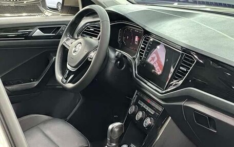 Volkswagen T-Roc I, 2022 год, 1 800 000 рублей, 30 фотография