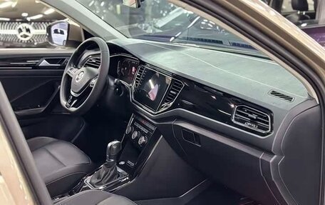 Volkswagen T-Roc I, 2022 год, 1 800 000 рублей, 29 фотография