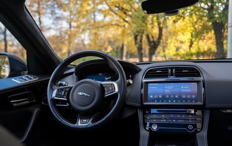 Jaguar F-Pace, 2019 год, 3 420 000 рублей, 30 фотография