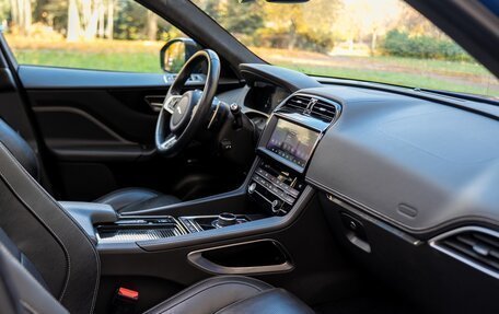 Jaguar F-Pace, 2019 год, 3 420 000 рублей, 23 фотография
