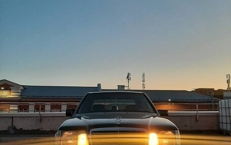 Mercedes-Benz E-Класс, 1995 год, 300 000 рублей, 1 фотография