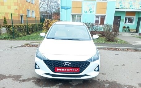 Hyundai Solaris II рестайлинг, 2020 год, 870 000 рублей, 1 фотография