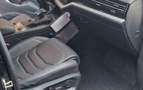 Volkswagen Touareg III, 2019 год, 4 700 000 рублей, 8 фотография