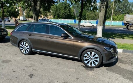 Mercedes-Benz E-Класс, 2017 год, 3 000 000 рублей, 3 фотография