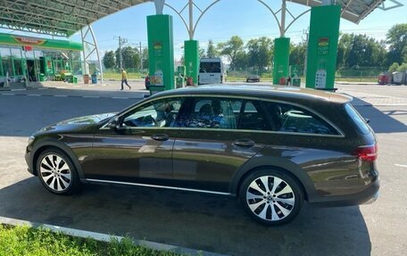 Mercedes-Benz E-Класс, 2017 год, 3 000 000 рублей, 5 фотография