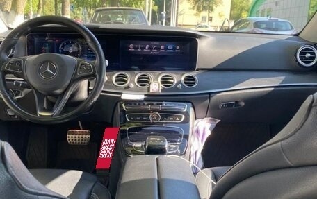 Mercedes-Benz E-Класс, 2017 год, 3 000 000 рублей, 9 фотография