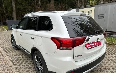 Mitsubishi Outlander III рестайлинг 3, 2017 год, 1 750 000 рублей, 3 фотография