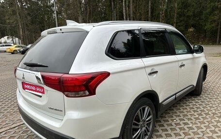 Mitsubishi Outlander III рестайлинг 3, 2017 год, 1 750 000 рублей, 2 фотография