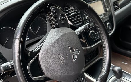 Mitsubishi Outlander III рестайлинг 3, 2017 год, 1 750 000 рублей, 21 фотография