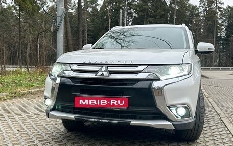 Mitsubishi Outlander III рестайлинг 3, 2017 год, 1 750 000 рублей, 10 фотография