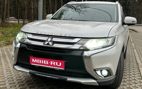 Mitsubishi Outlander III рестайлинг 3, 2017 год, 1 750 000 рублей, 11 фотография