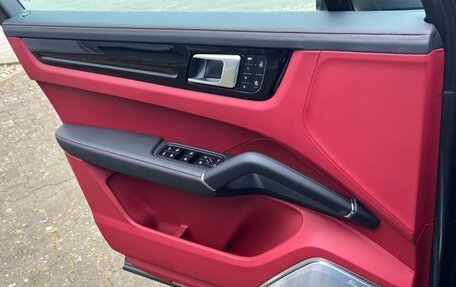 Porsche Cayenne III, 2025 год, 14 000 000 рублей, 17 фотография