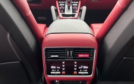 Porsche Cayenne III, 2025 год, 14 000 000 рублей, 19 фотография