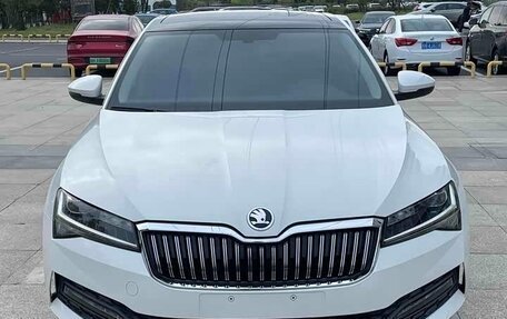 Skoda Superb III рестайлинг, 2021 год, 1 620 000 рублей, 2 фотография