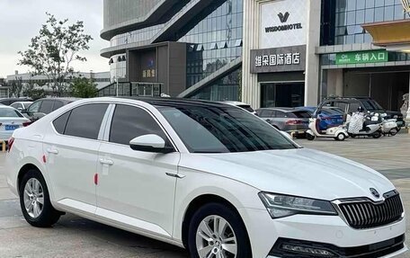 Skoda Superb III рестайлинг, 2021 год, 1 620 000 рублей, 3 фотография