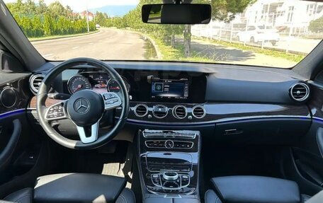 Mercedes-Benz E-Класс, 2019 год, 3 650 000 рублей, 2 фотография