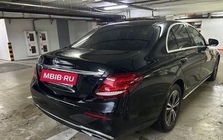 Mercedes-Benz E-Класс, 2019 год, 3 650 000 рублей, 9 фотография