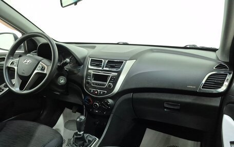 Hyundai Solaris II рестайлинг, 2015 год, 775 000 рублей, 12 фотография