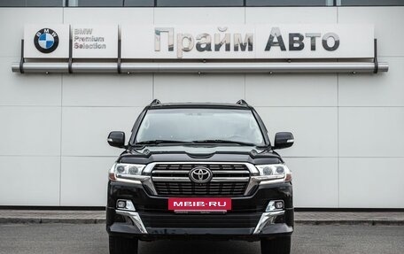 Toyota Land Cruiser 200, 2017 год, 5 600 000 рублей, 3 фотография