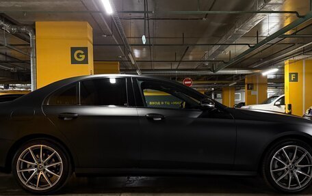 Mercedes-Benz E-Класс, 2022 год, 5 450 000 рублей, 4 фотография