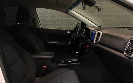 KIA Sportage IV рестайлинг, 2020 год, 2 199 000 рублей, 13 фотография