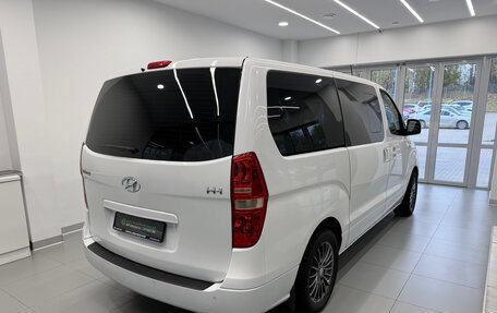 Hyundai H-1 II рестайлинг, 2011 год, 1 495 000 рублей, 5 фотография