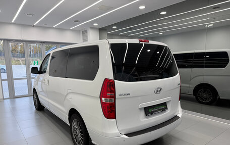 Hyundai H-1 II рестайлинг, 2011 год, 1 495 000 рублей, 7 фотография