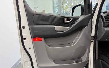 Hyundai H-1 II рестайлинг, 2011 год, 1 495 000 рублей, 10 фотография