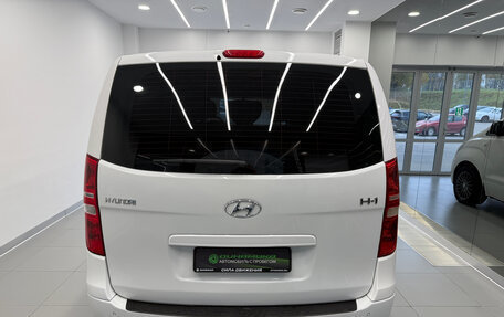 Hyundai H-1 II рестайлинг, 2011 год, 1 495 000 рублей, 6 фотография