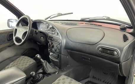 Chevrolet Niva I рестайлинг, 2004 год, 289 000 рублей, 9 фотография