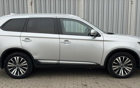 Mitsubishi Outlander III рестайлинг 3, 2018 год, 2 250 000 рублей, 4 фотография