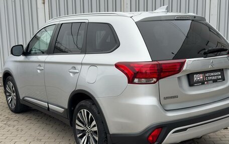 Mitsubishi Outlander III рестайлинг 3, 2018 год, 2 250 000 рублей, 6 фотография