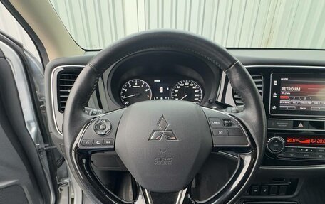 Mitsubishi Outlander III рестайлинг 3, 2018 год, 2 250 000 рублей, 12 фотография