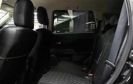 Mitsubishi Outlander III рестайлинг 3, 2015 год, 1 699 000 рублей, 13 фотография